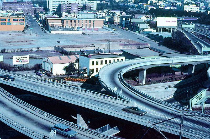 Telephoto-of-Farm-plots-under-the-Highway-101-ramps-Holladay-Avenue-and-Peralta-Avenue---1975- k-d 1514338.jpg