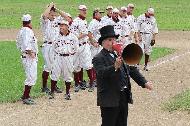 Stogies-during-introductions 3418.jpg