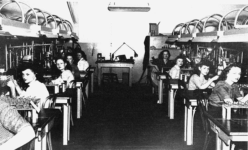 File:Women-defense-workers-at-vacuum-tube-plant-1940s.jpg