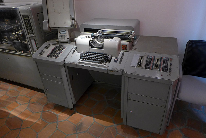 File:Typsetting-machine-c-1970 P1040173.jpg