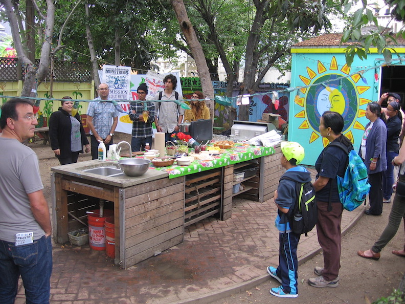 File:Cooking demo in Jardín Secreto IMG 0493.JPG