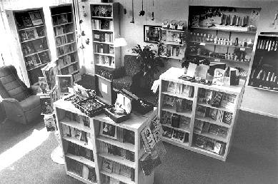 File:Wimmin$good-vibrations-interior.jpg