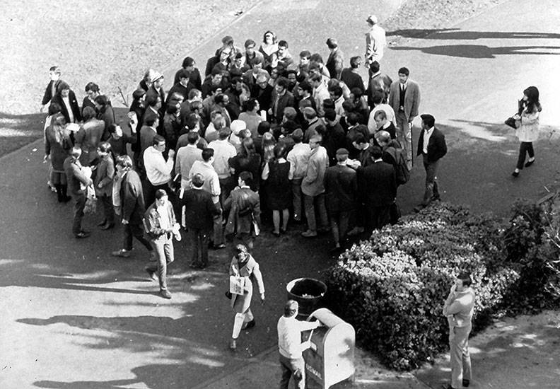 File:Sfsu-strike quad-discussion drescher.jpg