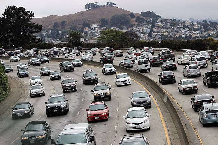File:Hospital-Curve-heavy-traffic-hwy-101-w-Bernal-behind 4020.jpg