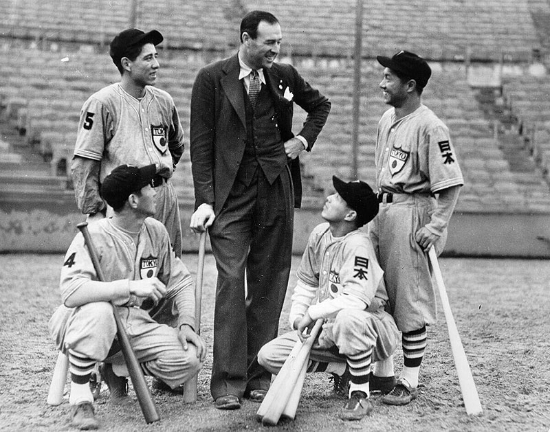 Lefty-ODoul-with-Japanese-players-April-8-1935 AAD-3205.jpg