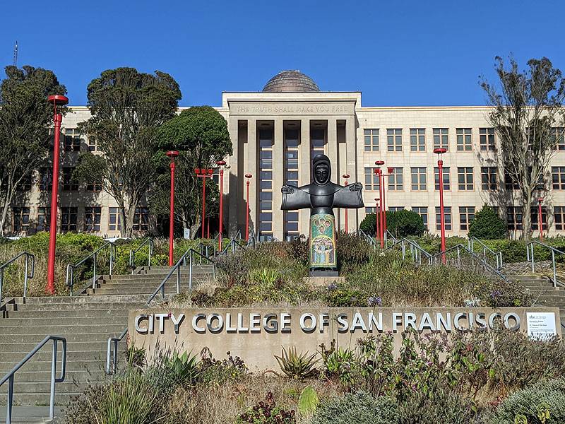 File:Ccsf-entry-w-bufano 20200628 175835.jpg