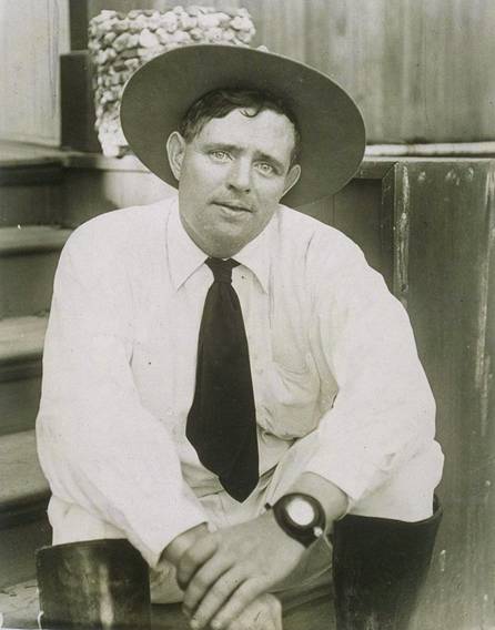 File:Jack-London-on-step.jpg