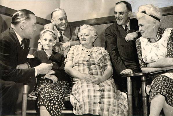 File:Peter Maloney Mothers Da.jpg