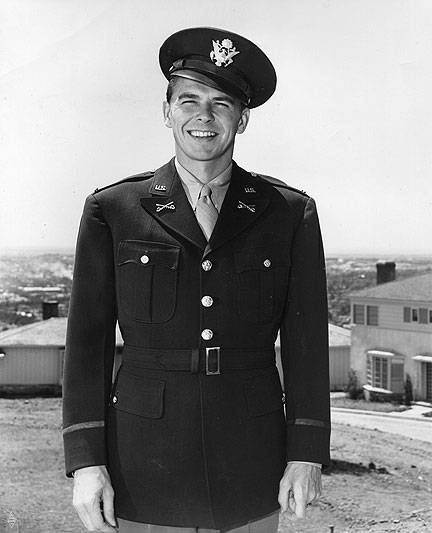 File:Ronald-Reagan-during-WWII.jpg
