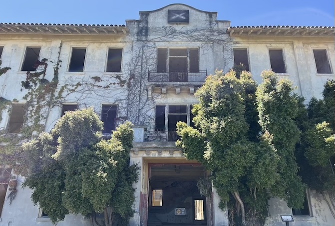 File:Haunted Hospital Angel Island Exterior EK.jpg