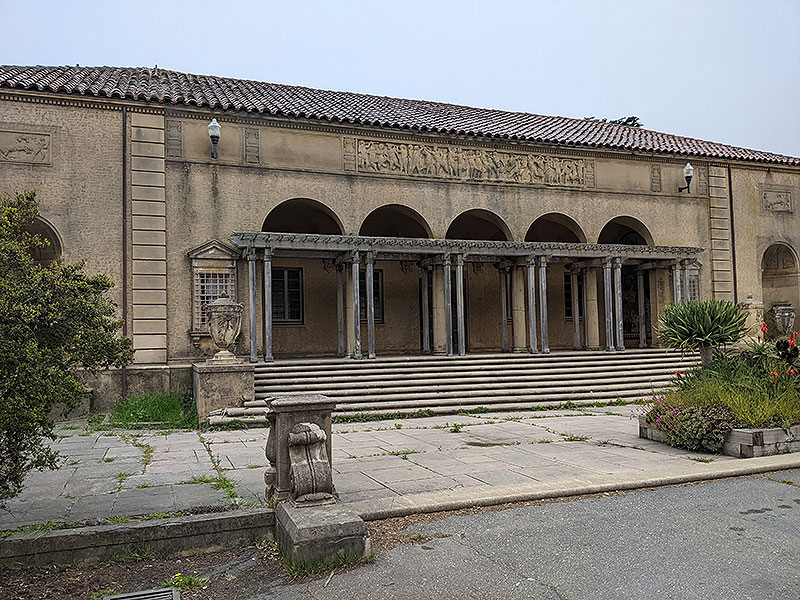 File:Mothers-Bldg PXL 20230429 223405927.MP.jpg