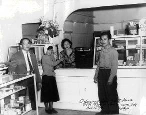 File:Filipin1$new-store-interior.jpg