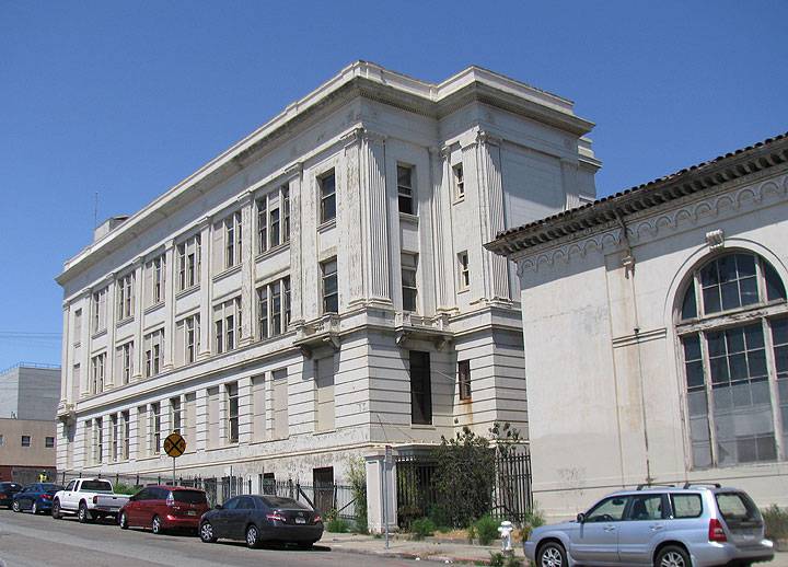 File:Dogpatch-Bethlehem-Steel-HQ-and-powerhouse-2012 9908.jpg