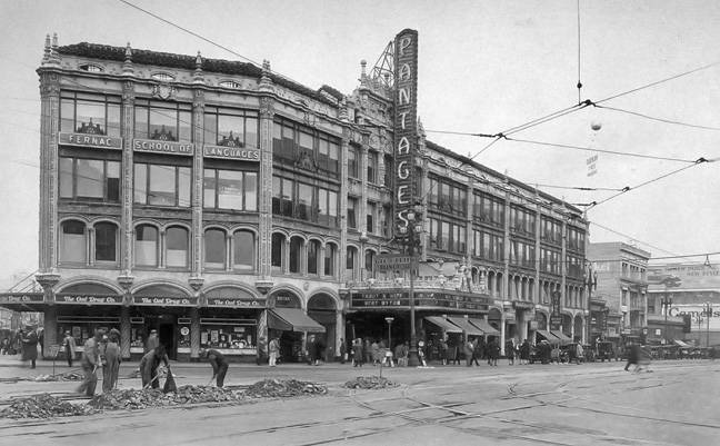 File:Marshall-Sq-Building 1926.jpg