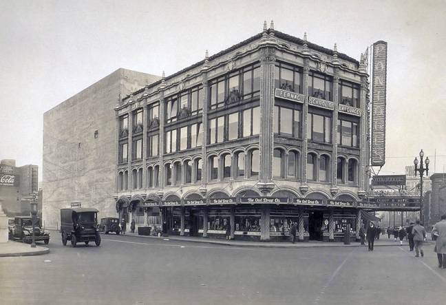 File:Marshall-Sq-Building 1928.jpg