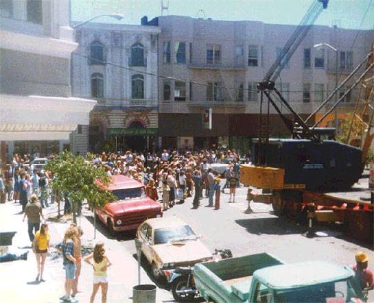 File:Straight-theater-demolition-crowd.jpg