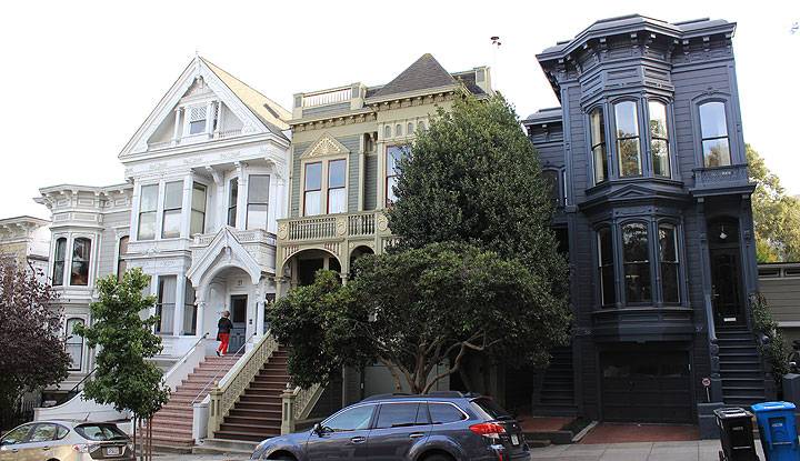 File:Liberty-Hill-4-homes 6134.jpg