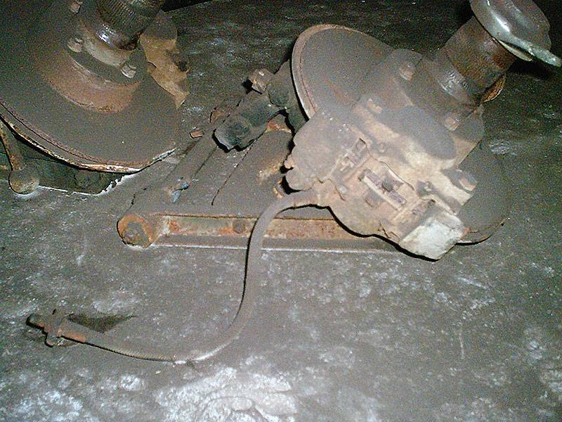 File:FrontSusp Brakes Hubs.jpg