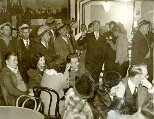 File:Crowd inside hippodrome 1934 AAB-6767.jpg