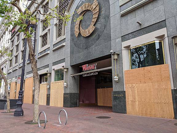 File:Boarded-up-mall 20200409 141749.jpg