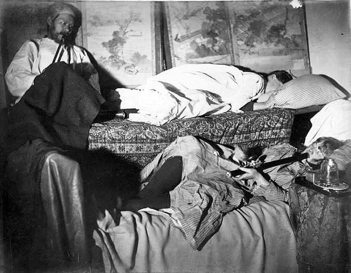 White-women-in-opium-den.jpg