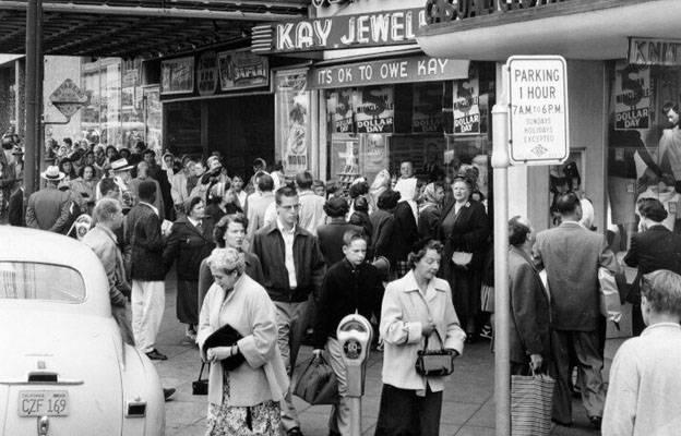 File:Crowd on Mission at 21st 1956 AAB-4708.jpg