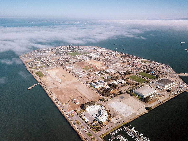 File:Treasure island c2016.jpg