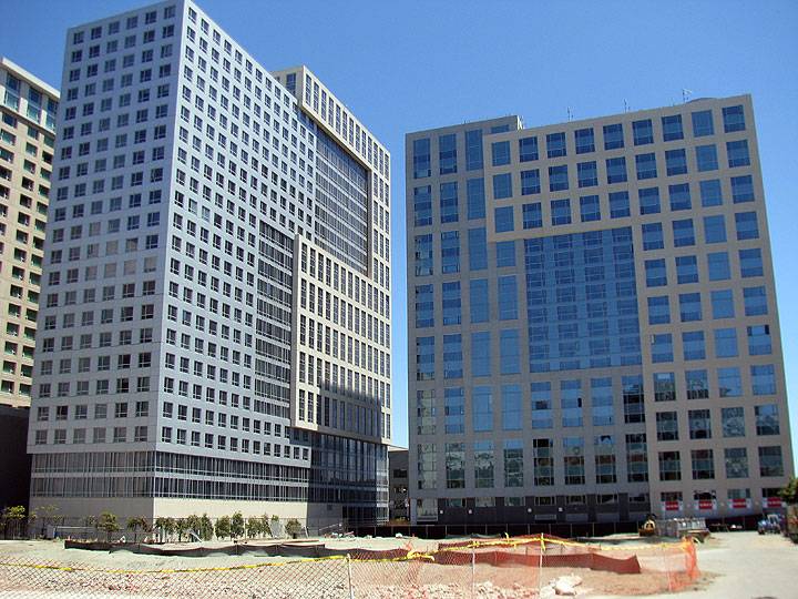 File:Trinity-Towers-July-2013 4046.jpg