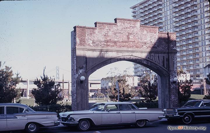 File:Colombo-Market-gate-March-1967 wnp25.jpg