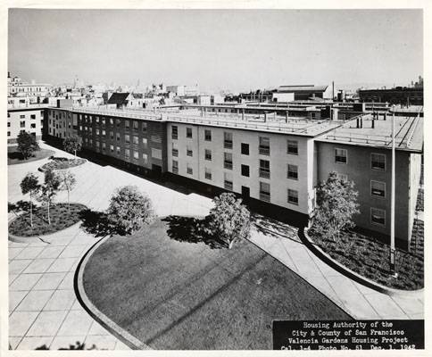 File:Valencia Gardens 1942 courtyard AAD-6120.jpg