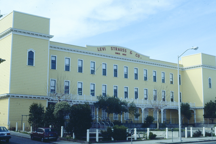 File:Levis building 250 Valencia 1983 1478278.750x.png