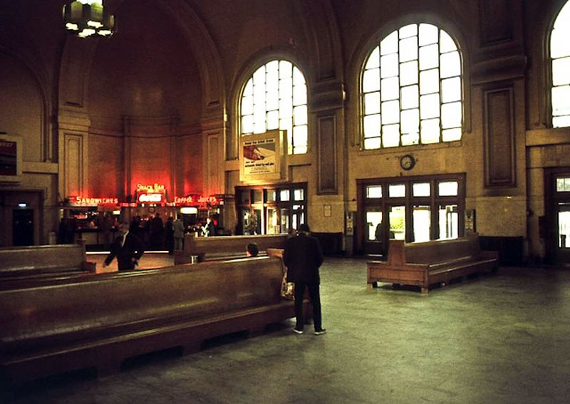 File:2interior-SP-station-at-3rd-and-Townsend-c-1960s.jpg