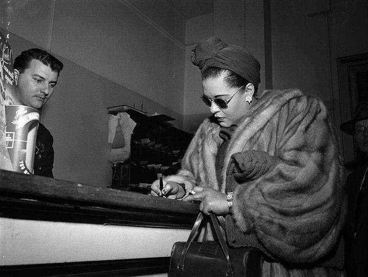 File:Billie-Holiday-at-the-Hall-of-Justice-on-a-narcotics-charge,-Jan.-22,-1949-BANC-PIC-130089.01.jpg