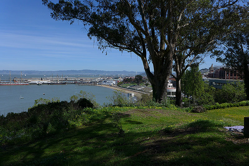 File:Ft-Mason-view-north-across-Aquatic-Park-2017 1090731.jpg