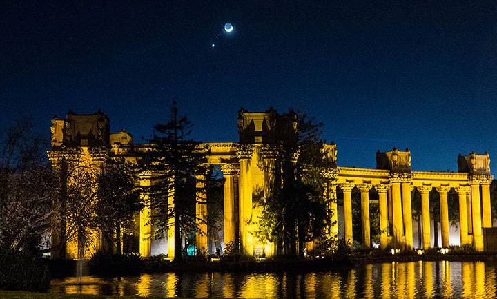 File:Moon-and-Venus-over-Palace-of-Fine-Arts-wing-1020296.jpg