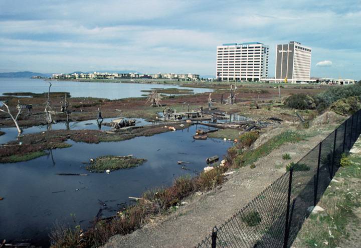 File:CA 976 Emeryville 006.jpg