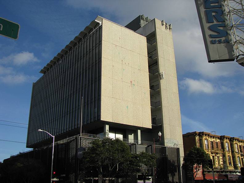 File:Bayview-bank-paint-bombed-2007 0110.jpg