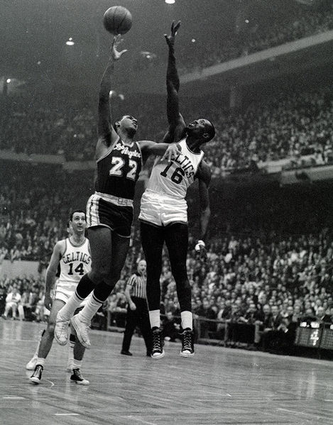 File:1962-0418-Elgin-Baylor-Tom-Sanders-079005236.jpg