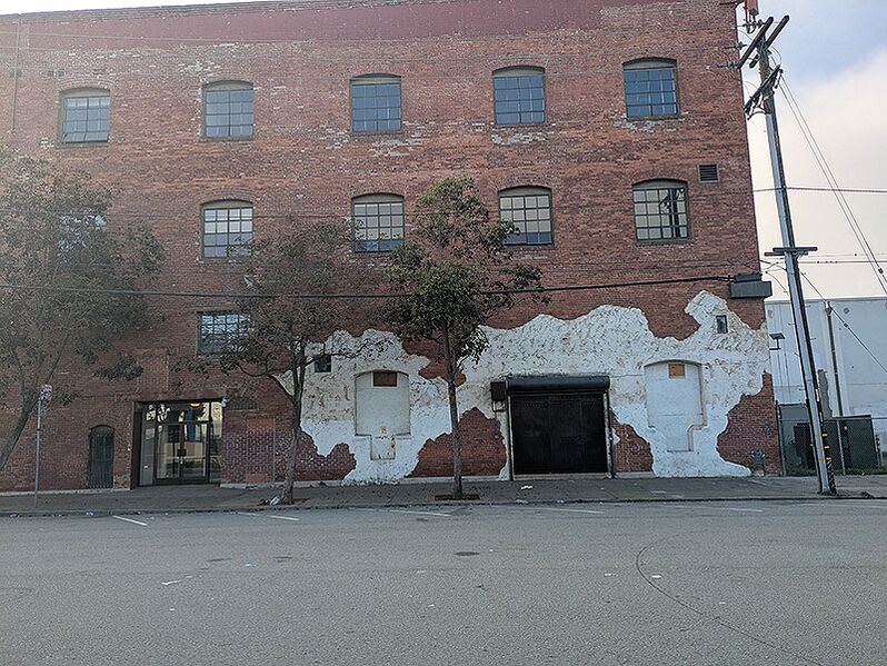 File:Stucco-on-brick-former-stauffers 20260208 234837441.jpg
