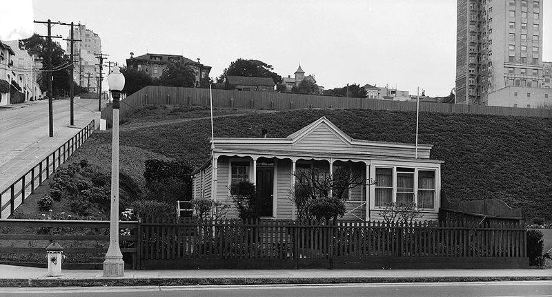 File:Francisco-Reservoir-keeper's-house.jpg