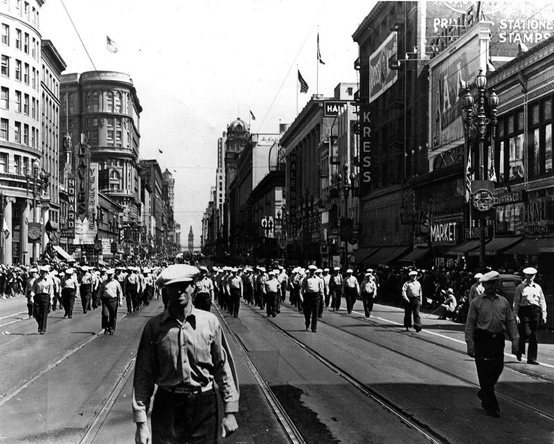 Bridges-leads-1939-march-up-Market-betw-5th-and-6rh-streets ILWU-Archive.jpg