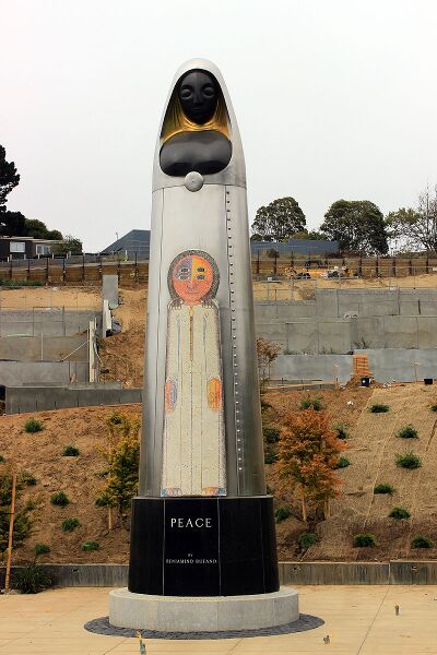 File:Bufano-Peace-statue-on-Brotherhood-Way-2014 2851.jpg