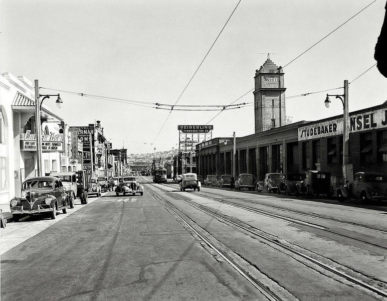 File:11th-street-south-from-Market-1940.jpg
