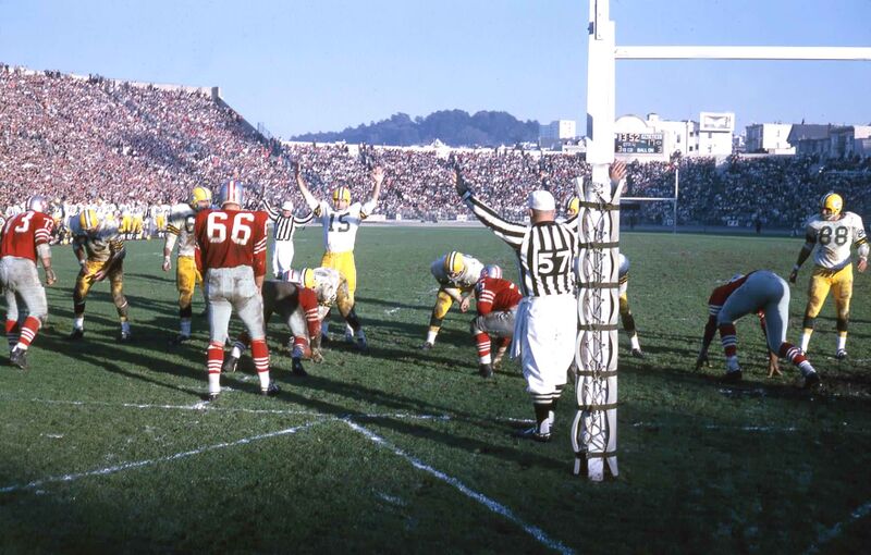 File:Packers and 49ers on goal line at Kezar 1960s.jpg