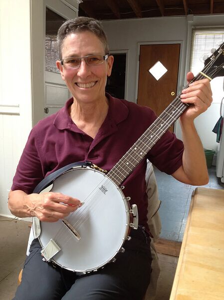 File:Molly-martin-on-banjo.jpg
