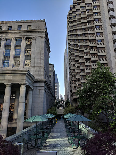 File:Commercial-pedestrian-overpass-over-Front 20180601 180334.jpg