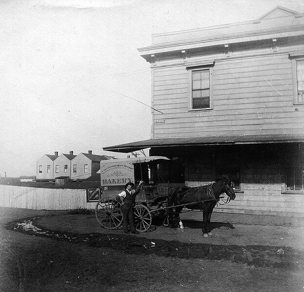 File:Horse-drawn-bakery-wagon.jpg