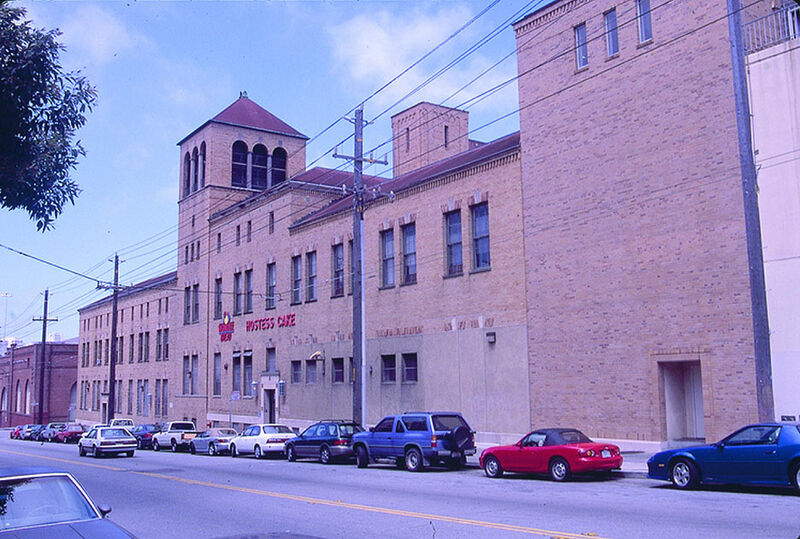 File:Hostess-Bakery-on-Bryant-Street,-north-of-15th-Street---2000-.jpg