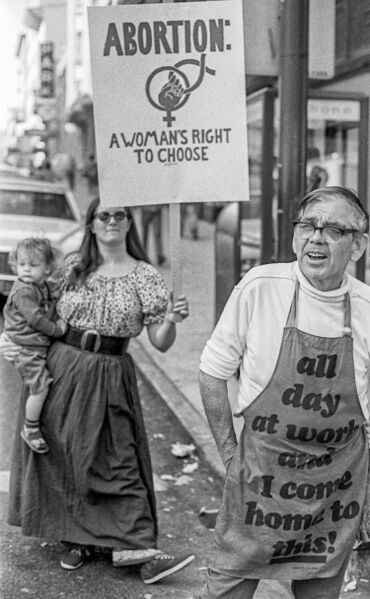 File:-12Woman+w+abortion+rights+sign,+man+w+apron-194.jpg
