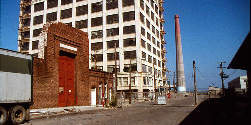 File:Old-spreckels-sugar-bldg-at-end-of-23rd-st-via-bold-italic 11.jpg